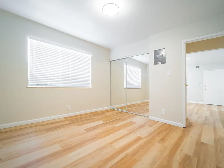 274 40th Street Way — Photo 3