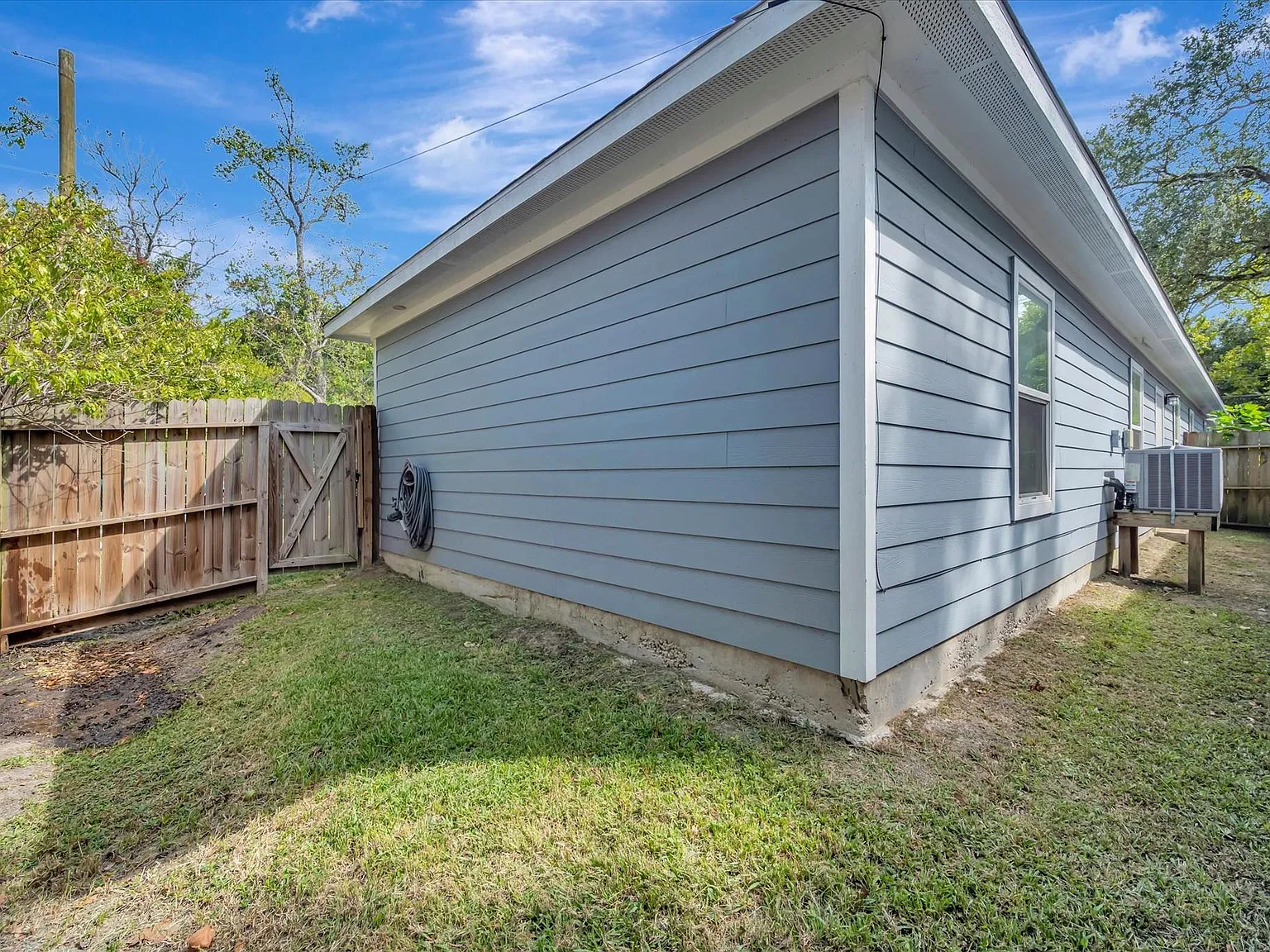 2 bed, 2.0 bath, 900 sqft, $1,650 — Photo 2