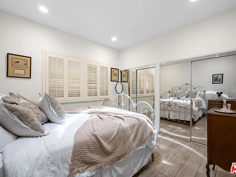16582 Calneva Dr — Photo 37