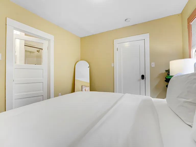 1187 N Mariposa Ave — Photo 18