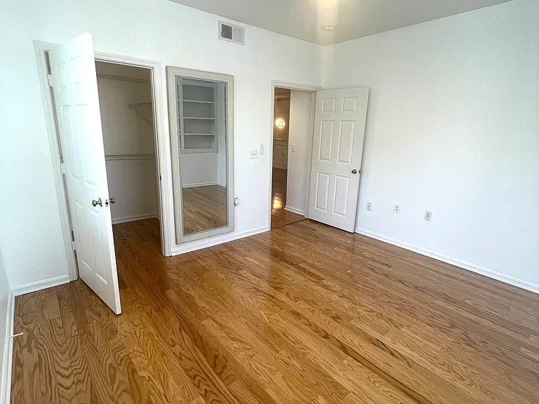 2201 Bay Club Cir — Photo 25