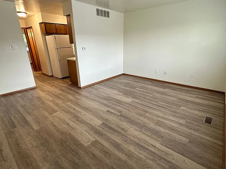 1805 Westplains Drive — Photo 2