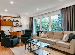 5 Versend Dr, Toronto, ON M3A 2B6