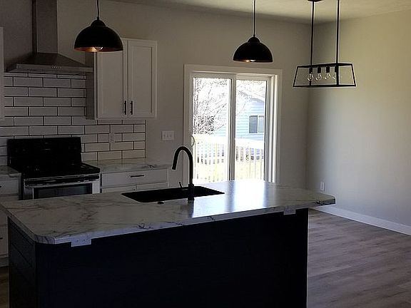 5th image of 502 Mae Rose Dr