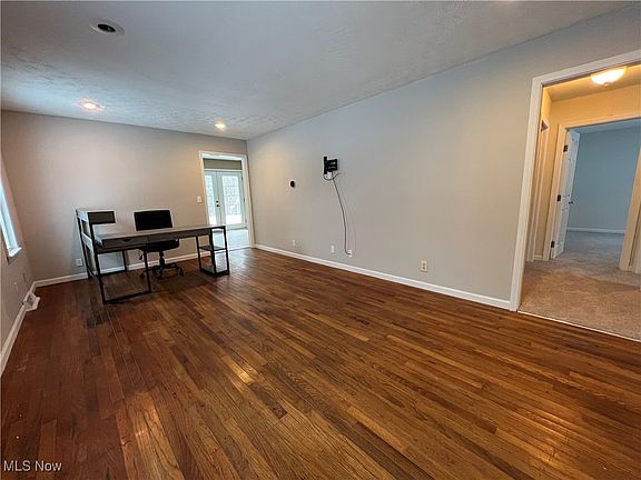 4th image of 941 East Blvd