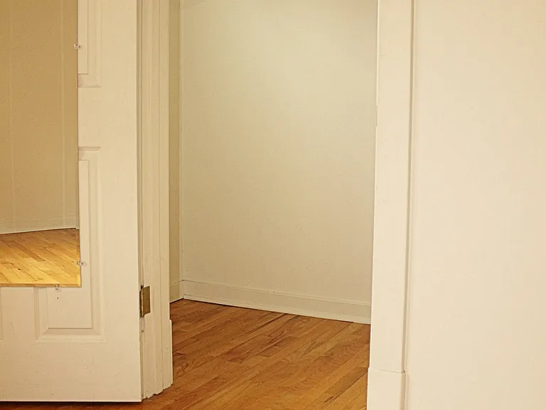 MBR walk-in closet