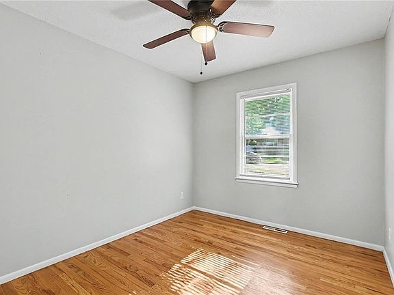 4th image of 9318 Palmer Ave