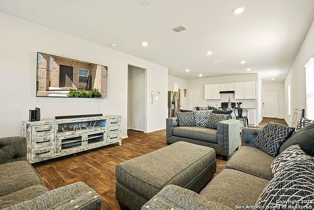 160 Middle Green Loop