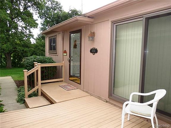 2nd image of 9977 Cambridge Ct