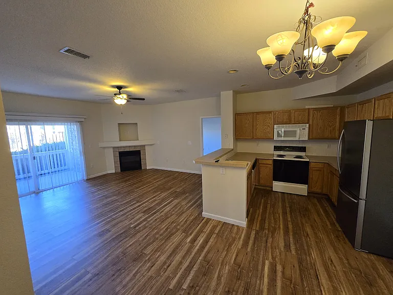 5225 White Willow Dr #M100 — Photo 9