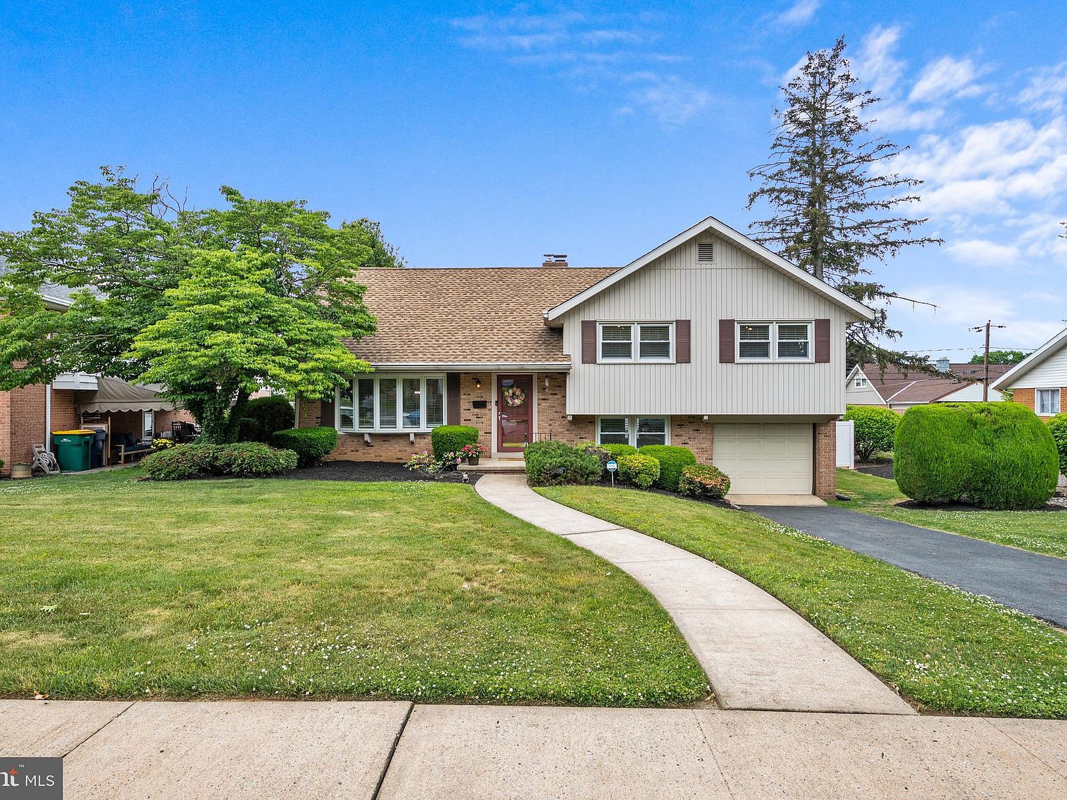 2405 Lindale Dr, West Lawn, PA 19609 Zillow