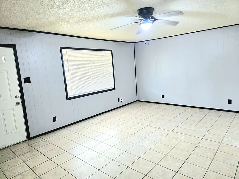 106 Faye St #B — Photo 4