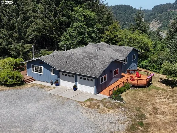 95663 Martin Ranch Rd, Brookings, OR 97415