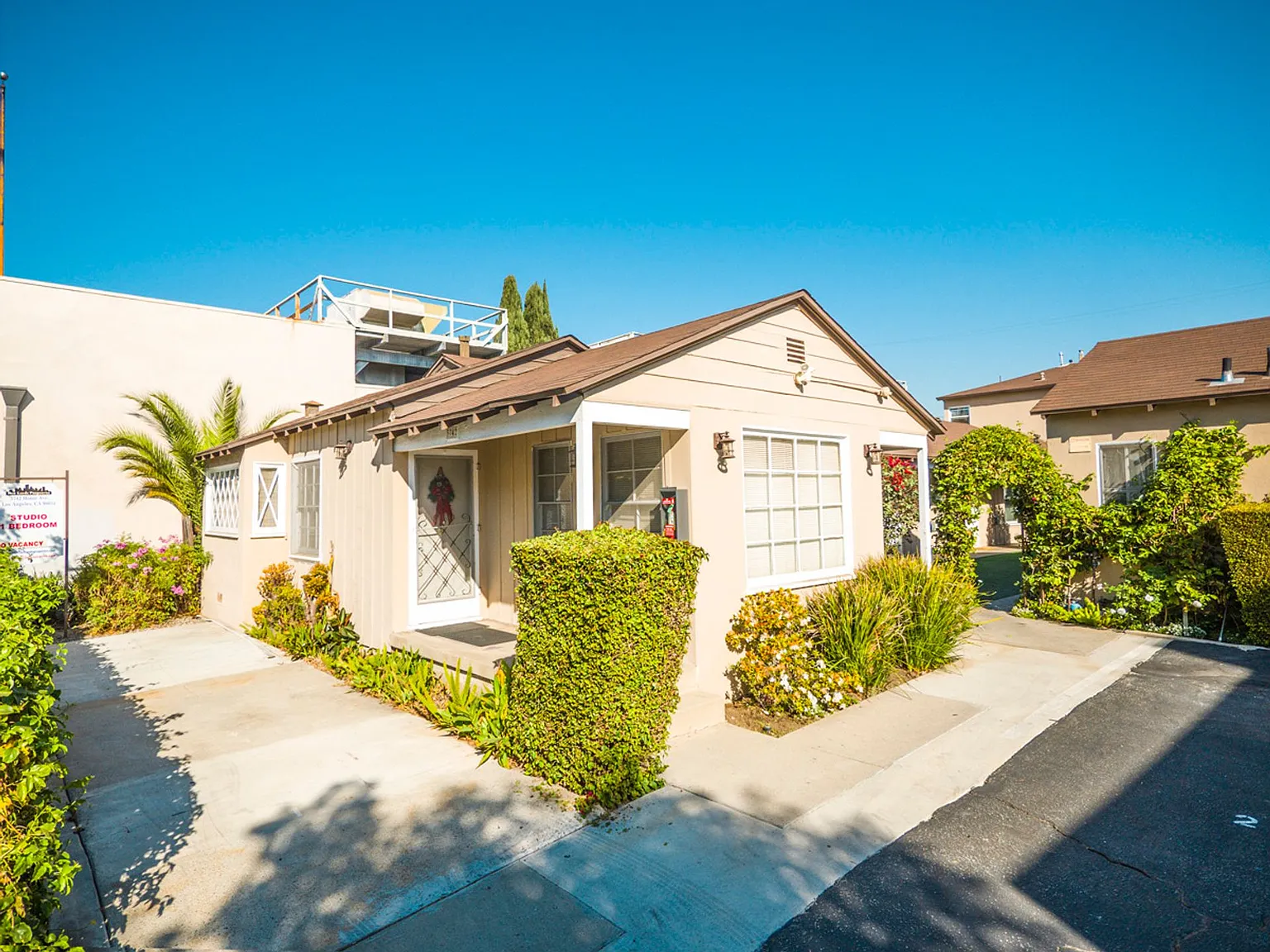 3742 Motor Ave — Photo 1