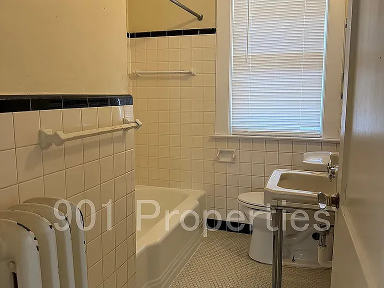 1055 S Cox St — Photo 10