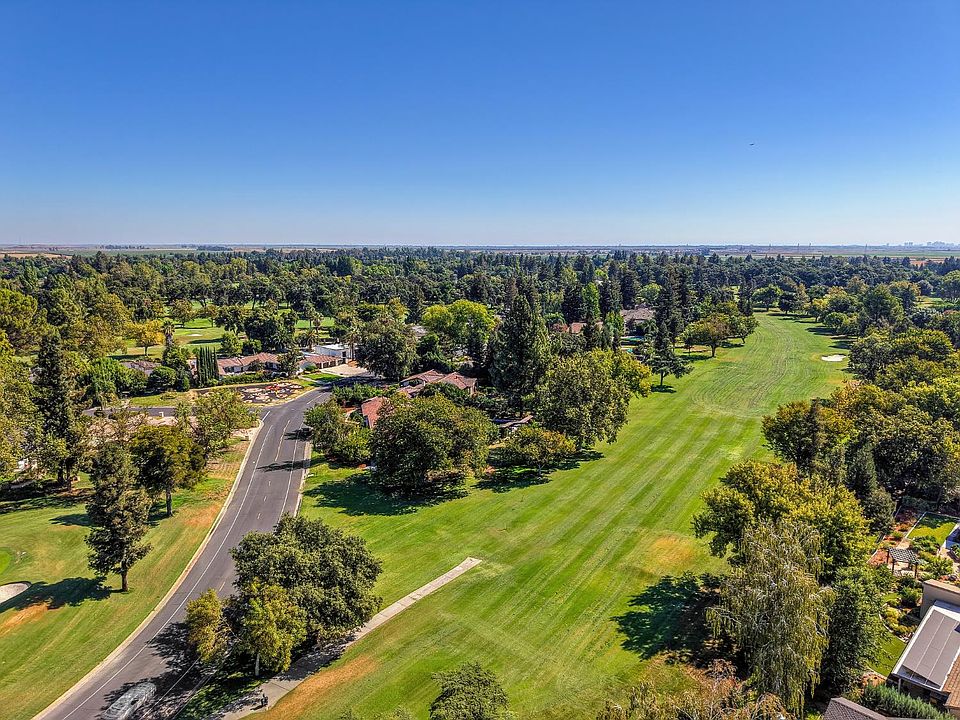 1st image of 1 Clubhouse Dr