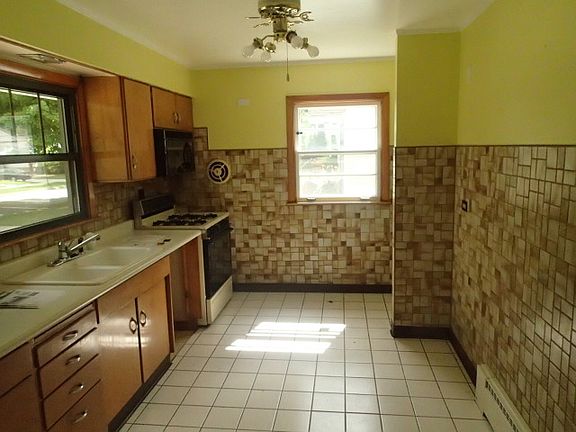 5th image of 1625 E Lincoln Ave