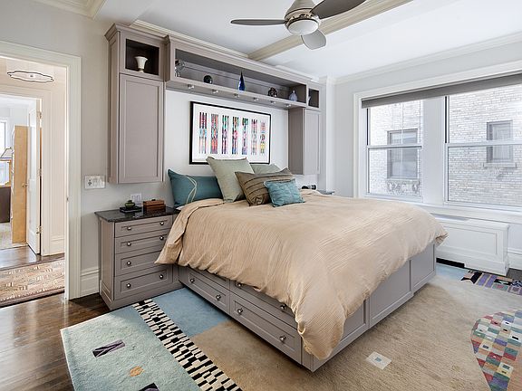 4th image of 165 W 91st St APT 6G