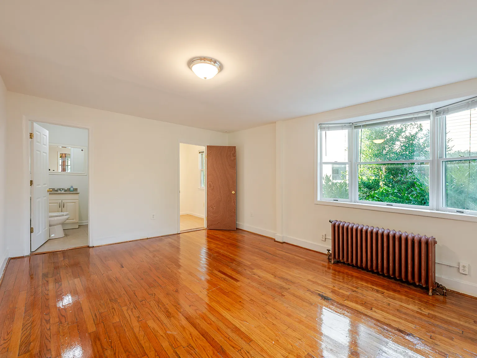 6 bed, 3.5 bath, 2470 sqft, $5,995 — Photo 4