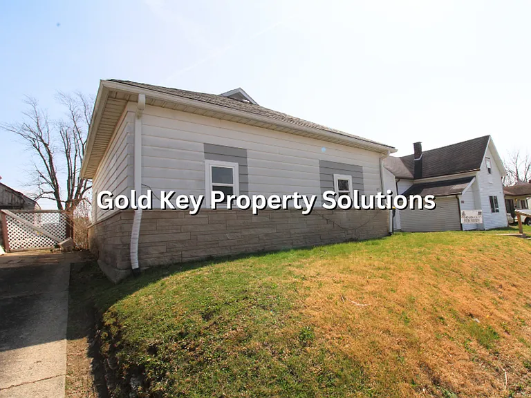 2324 Chase St — Photo 3