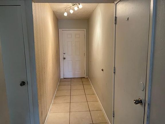 4th image of 1211 Brush Creek Dr #1