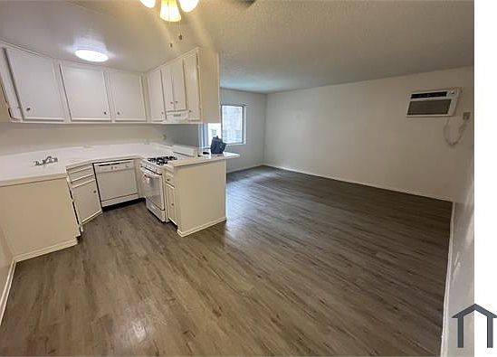 5th image of 509 N Berendo St