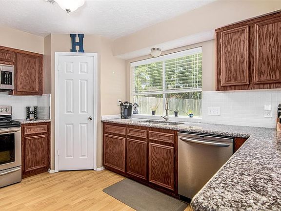 3rd image of 3222 Glade Springs Dr