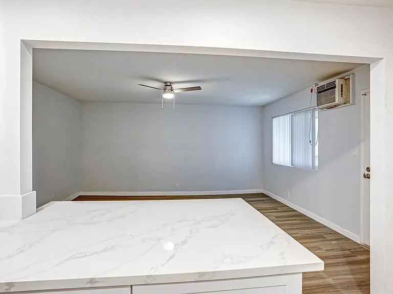141 Johnston Ln #10 — Photo 2