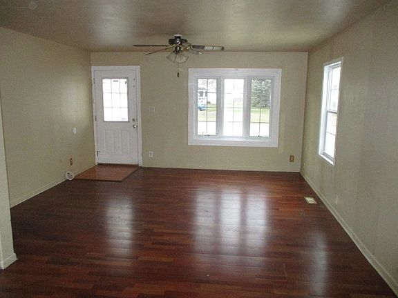 2nd image of 605 S Park Blvd