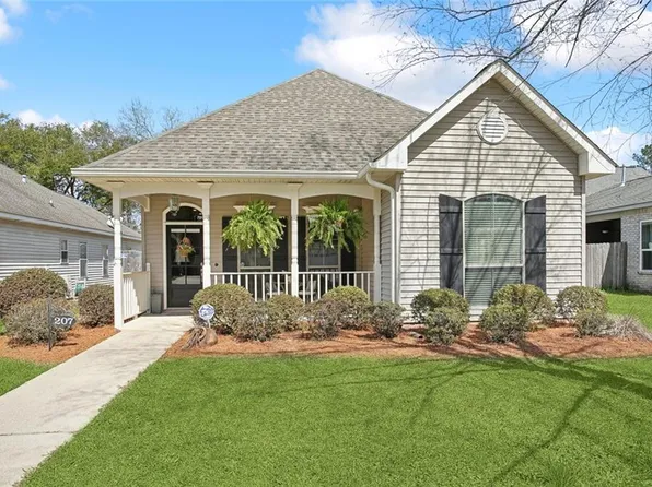 207 Carriage Pines Ln, Covington, LA 70435