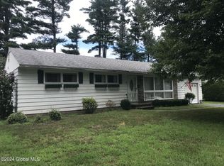 7 Reservoir Dr, Queensbury, NY 12804