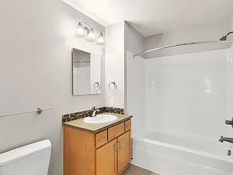 1127 Broadway St NE — Photo 7