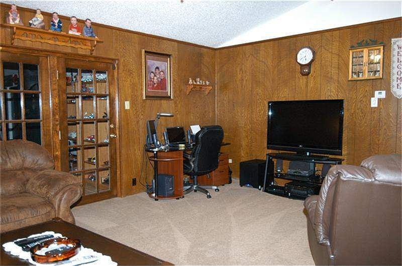 2nd image of 910 Lanell St