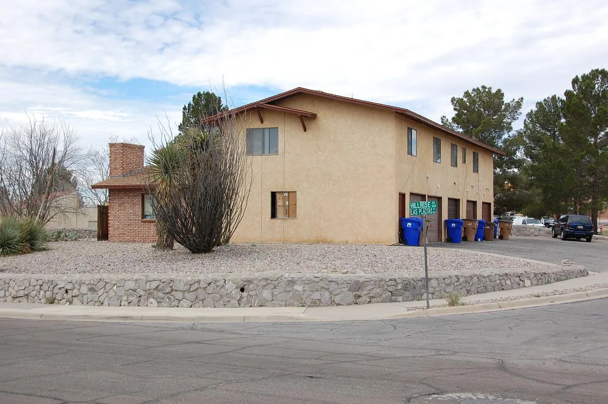 2 bed, 1.5 bath, 920 sqft, $950 — Photo 2