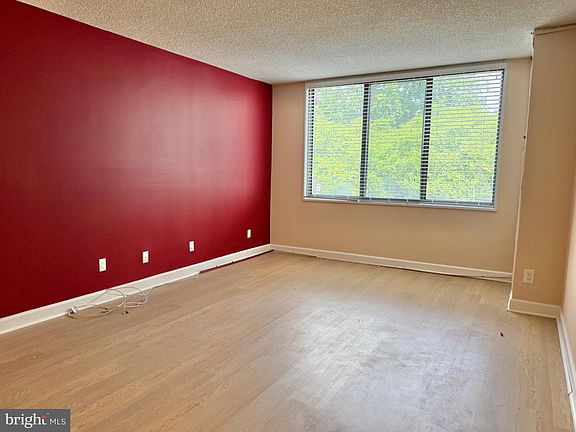 3rd image of 5225 Pooks Hill Rd APT 303S