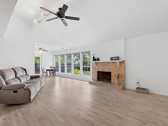 2nd image of 1024 Mountview Dr