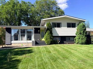 14 Maywood Rd, Strathcona County, AB T8A0K1
