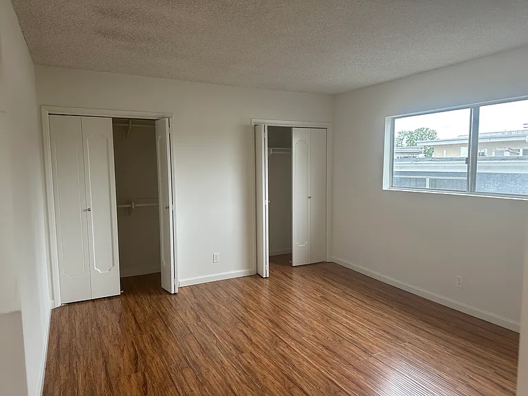 11840 Gorham Ave #4 — Photo 3