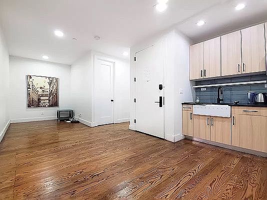 2nd image of 112 Van Buren St #4