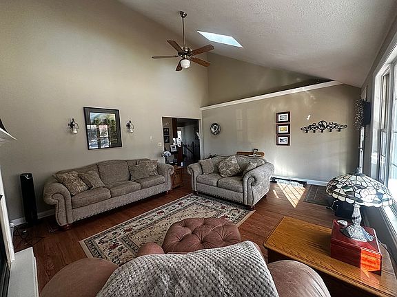 3rd image of 141 Lupine Dr