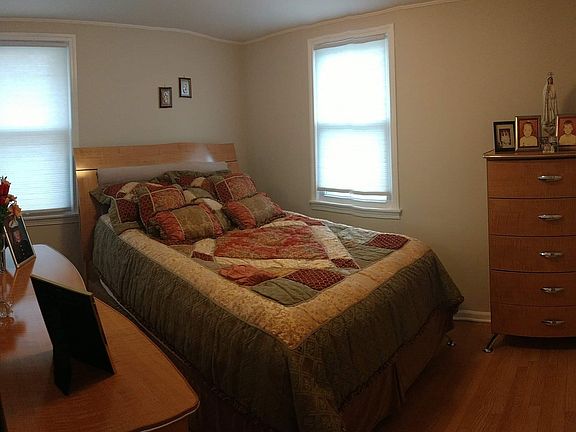 4th image of 4657 Rose St