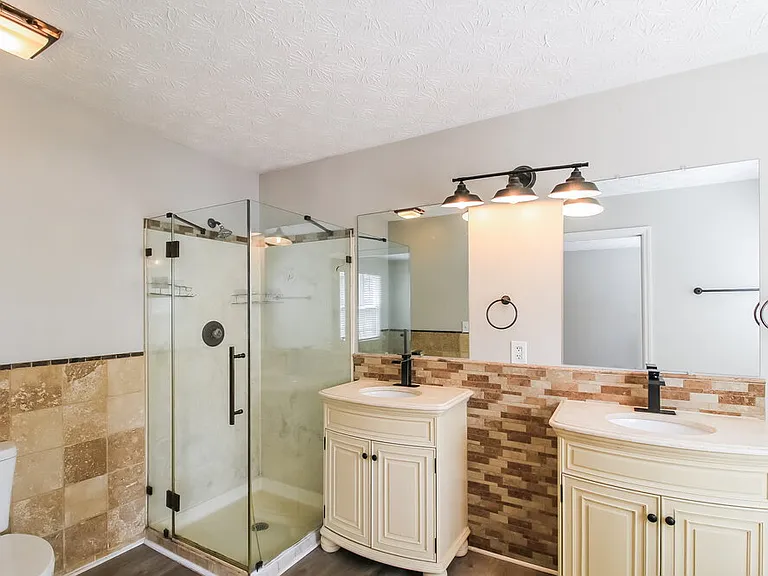 1218 Raleigh Way — Photo 14