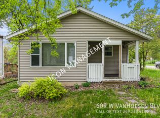 609 W Van Hoesen Blvd, Portage, MI 49024