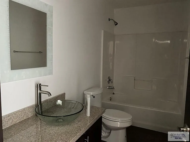 2550 Weslaco Rd #L2 — Photo 11