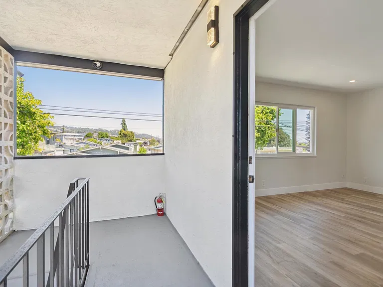 3441 Laguna Ave #2 — Photo 33