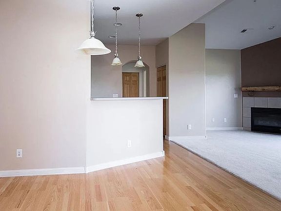 4th image of 5220 Boardwalk Dr Unit F33