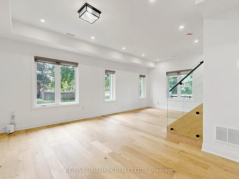 2205 Victoria Park Ave #MAIN — Photo 5