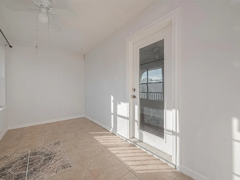 9407 Demsey Mill Dr — Photo 32