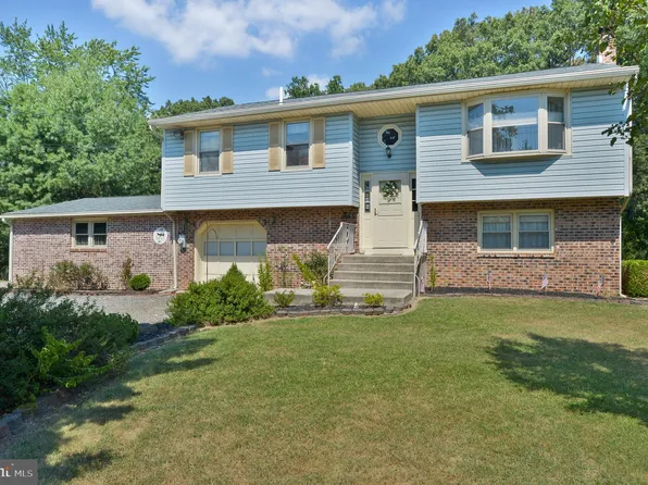 49 Hartford Rd, Delran, NJ 08075