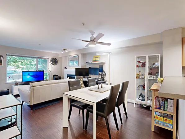 4783 Dawson St #207, Burnaby, BC V5C 0A8